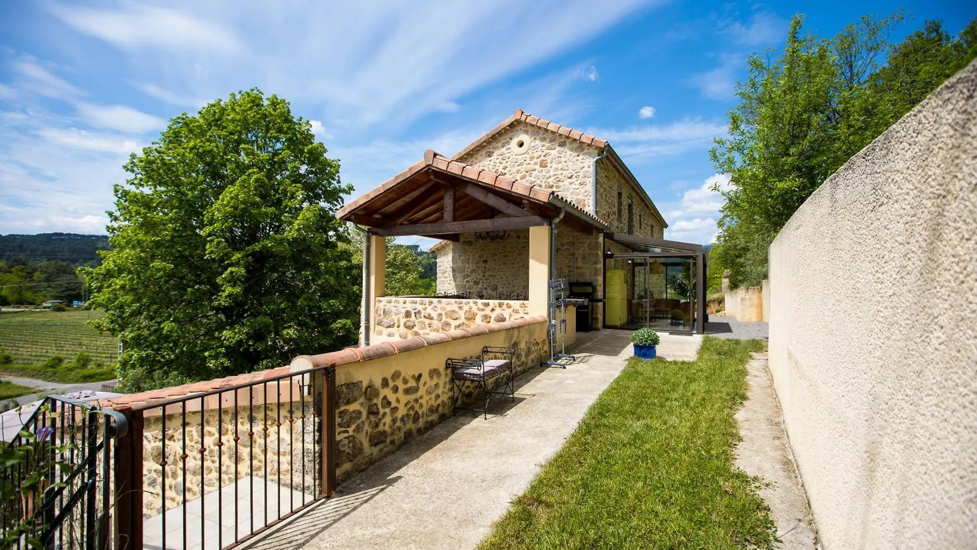 Gites Du Mas Bel'Air ,Piscine Chauffee Rosières Hébergement de vacances